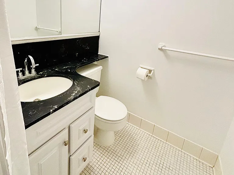 480 Halstead Ave #4R — Photo 10
