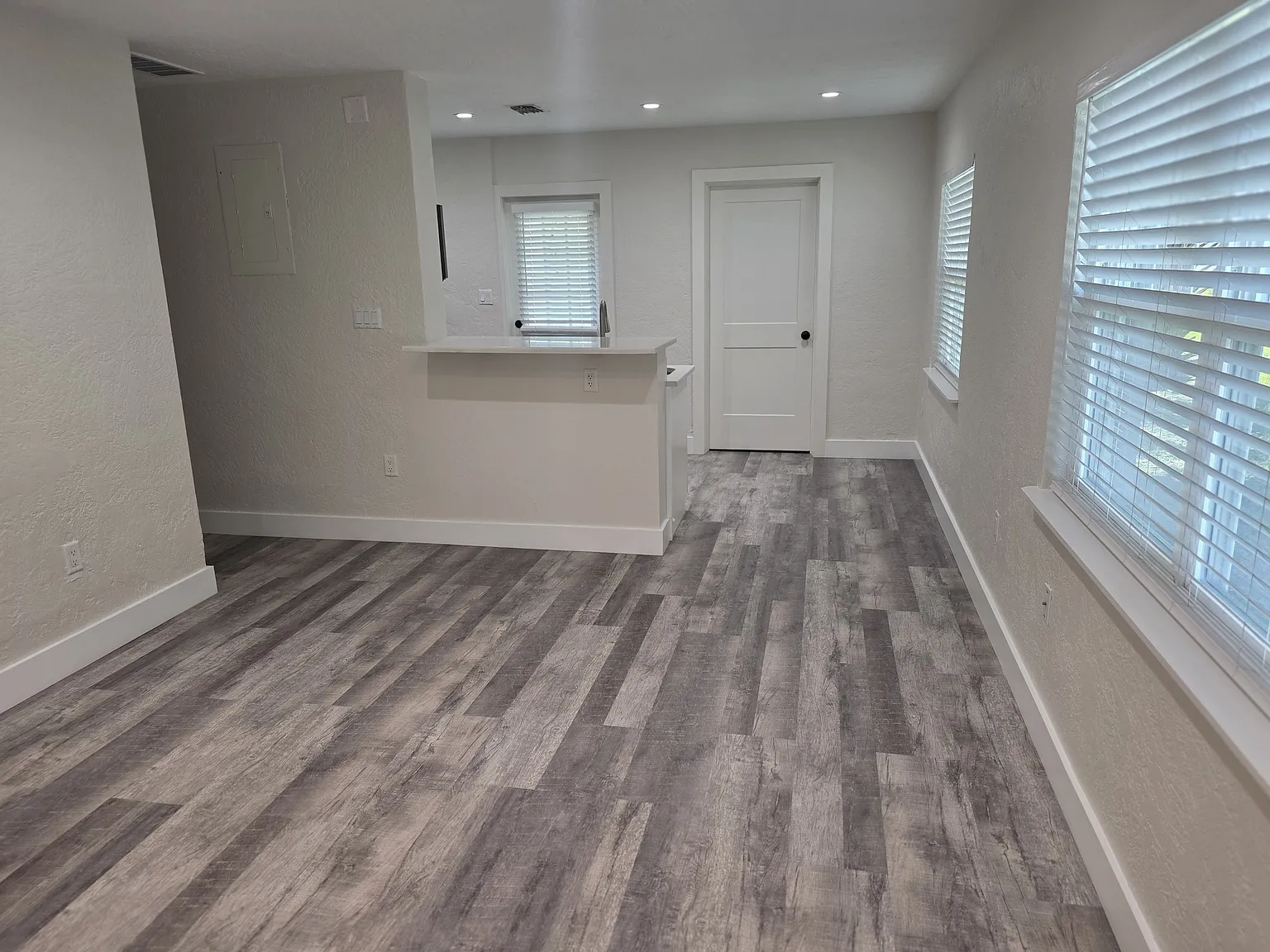 3 bed, 1137 sqft, $2,450 — Photo 3