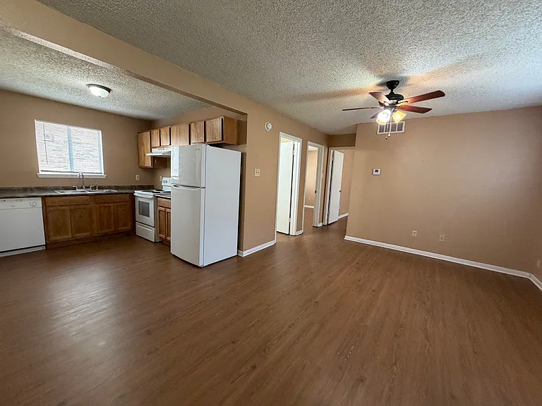 2000 Longmire Ct #12 — Photo 2