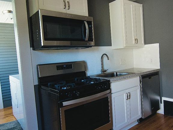 4th image of 618 Hawthorne St NE #2