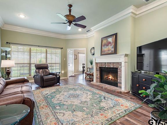 3rd image of 5622 Oleander Dr