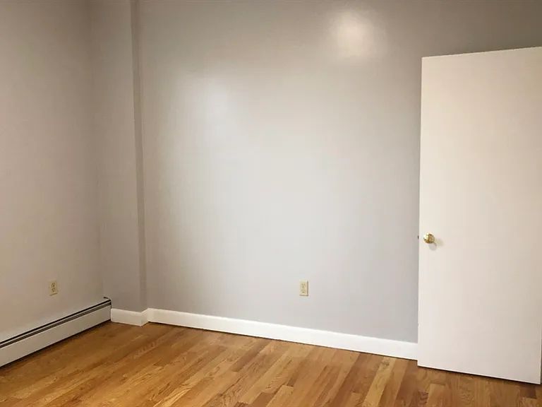 122 London St #2 — Photo 15