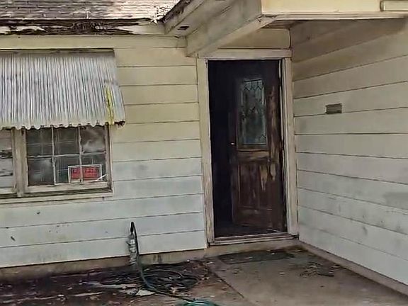 2nd image of 3718 Landa Ln