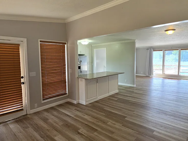 5557 S 2200 W — Photo 13