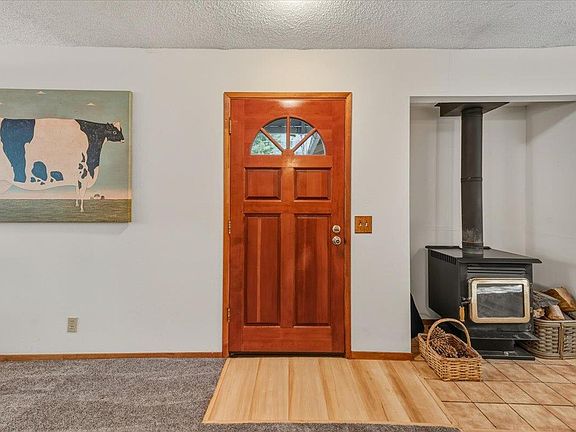 2nd image of 12486 Valley View Rd