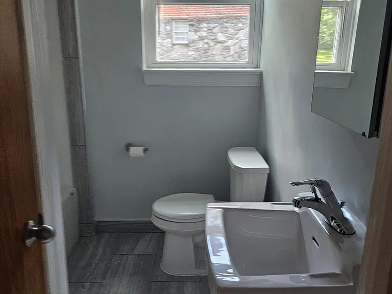 31 Saint Albans Ave #2 — Photo 5