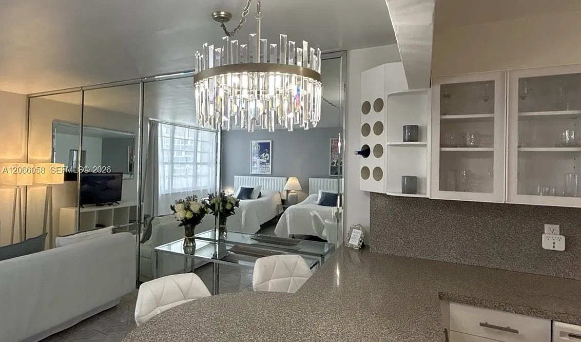 The Decoplage Condo — Photo 2