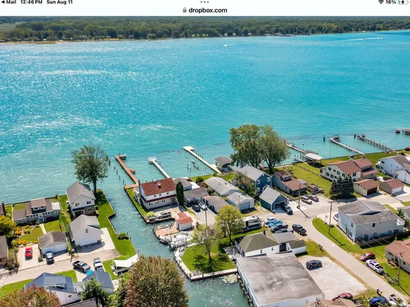 104 N Park Dr, Algonac, MI 48001