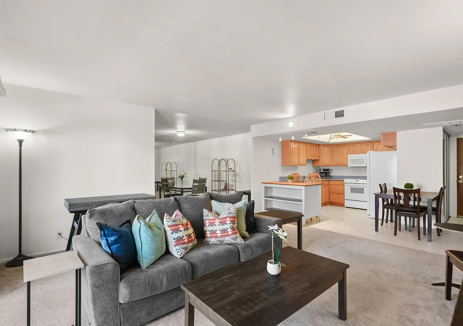 2 bed, 2.0 bath, 1332 sqft, $1,950 — Photo 2