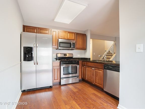 3rd image of 707 Weymouth Cir