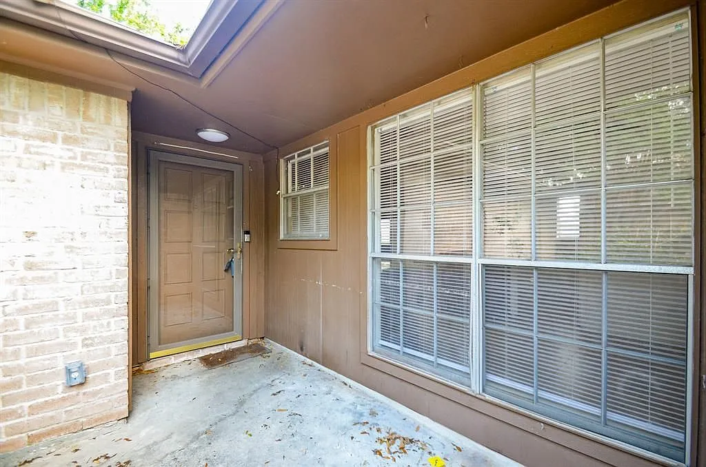4 bed, 2.5 bath, 1759 sqft, $1,975 — Photo 1