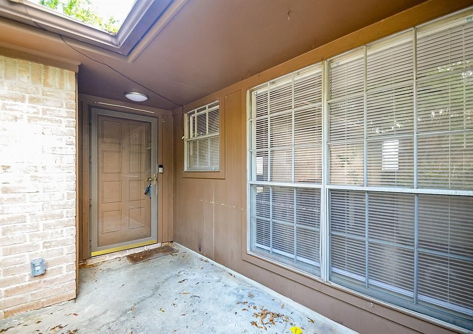 1st image of 4802 Lost Oak Dr