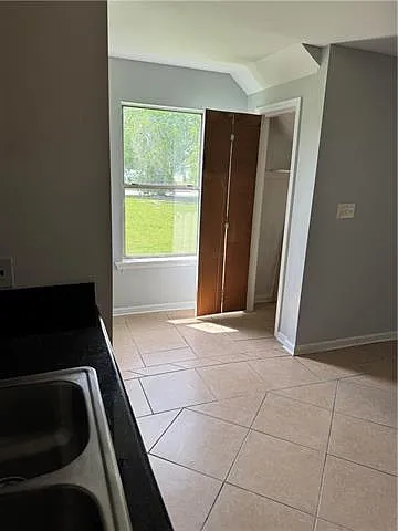 5618 N Tonti St — Photo 4