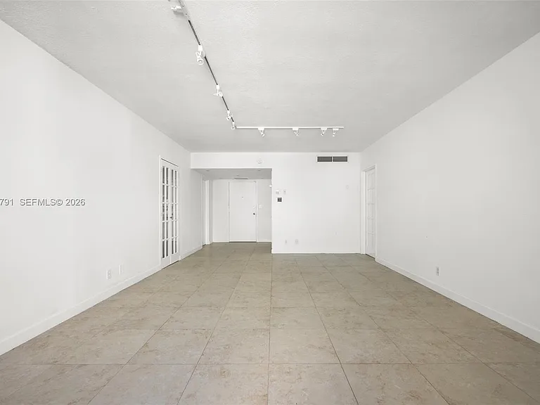 900 Bay Dr #1005 — Photo 4