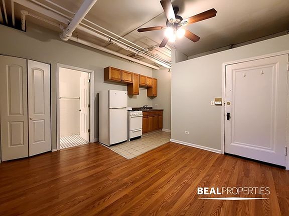 3rd image of 2827 N Burling St APT 6