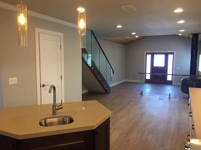 925 Hermes Ave — Photo 4