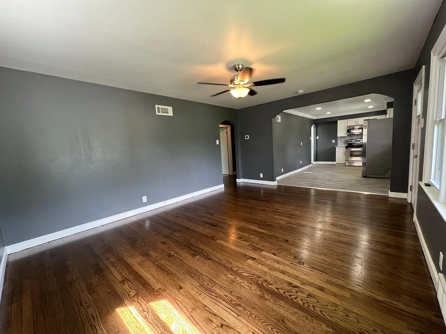 2 bed, 936 sqft, $1,600 — Photo 2