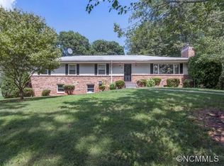 32 Log Cabin Trl, Candler, NC 28715