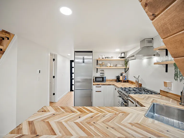 107 Lake Dr E — Photo 26