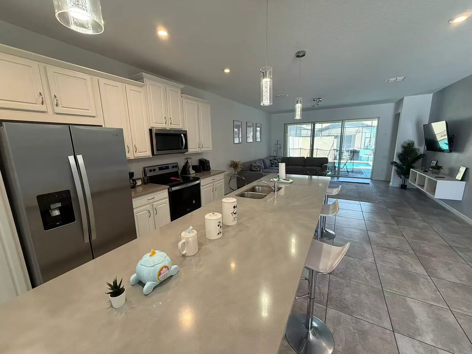 3 bed, 3.5 bath, 1978 sqft, $2,300 — Photo 3