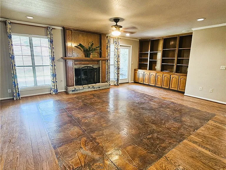 7402 Bourget Dr — Photo 2