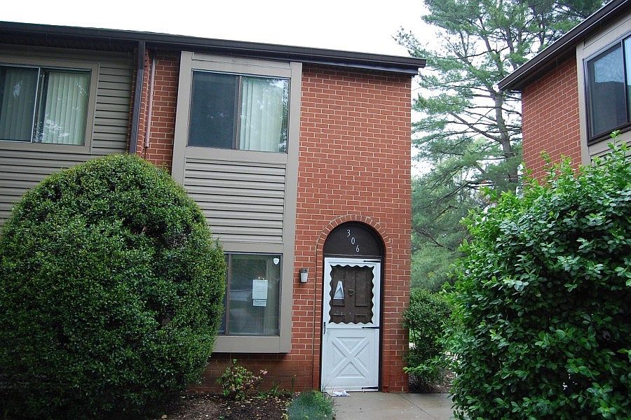 1st image of 306 Valley Dr