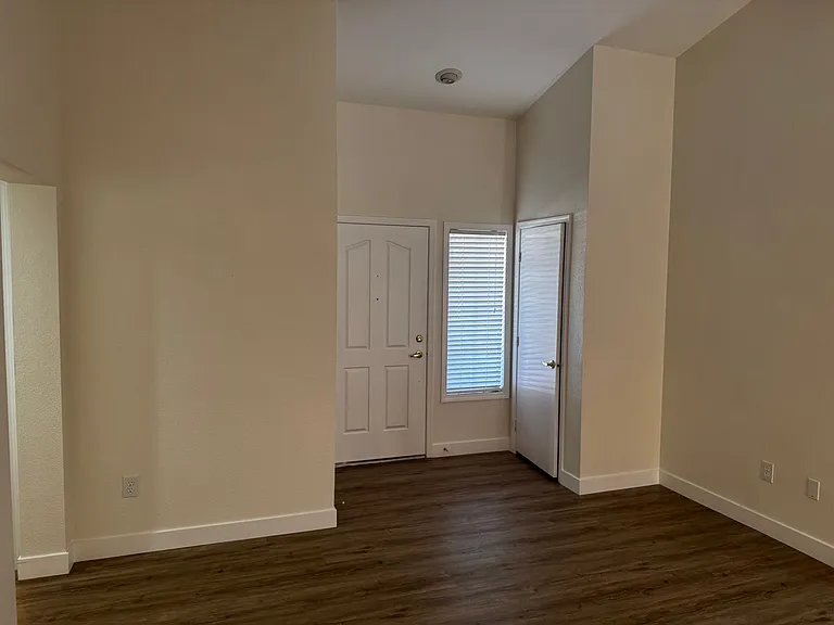 2533 Tumble Brook Dr — Photo 7