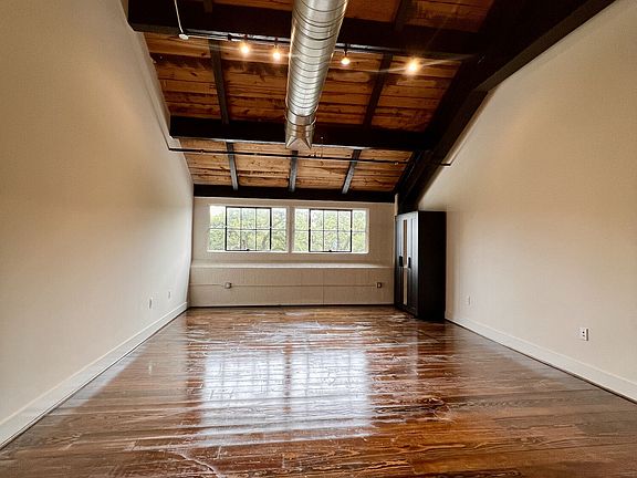 3rd image of 4411 Dallas St #38