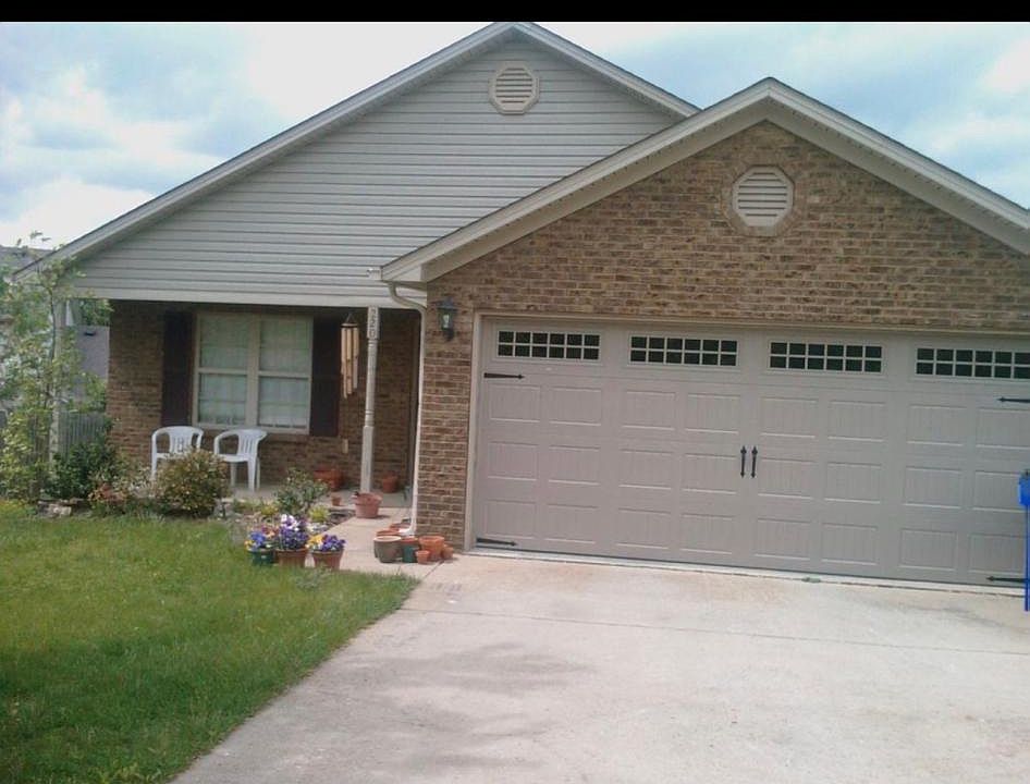 1st image of 220 Forest Hill Dr