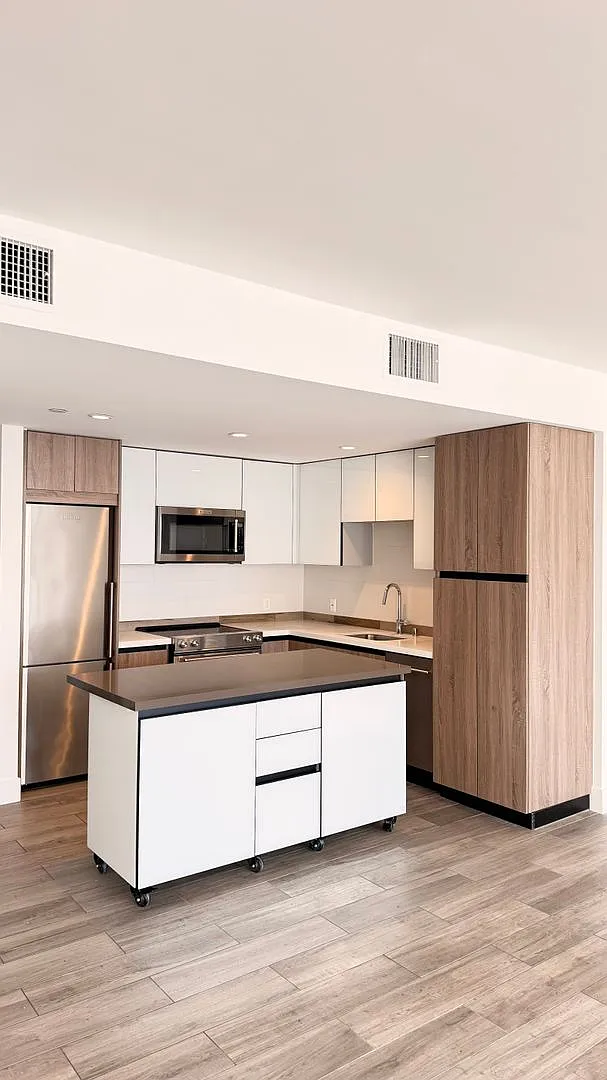 La Brea Regency LLC — Photo 2