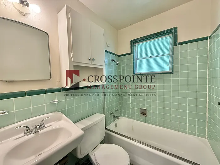 430 E Hudson St — Photo 14