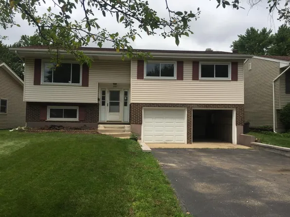 1221 E Lowden Ave, Wheaton, IL 60189