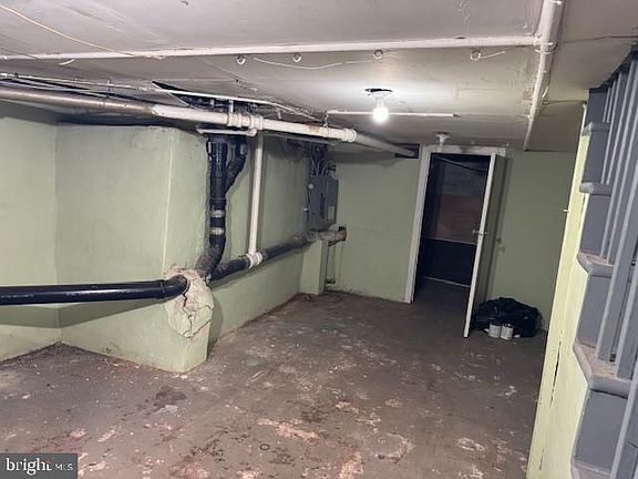 5th image of 2329 S Hicks St