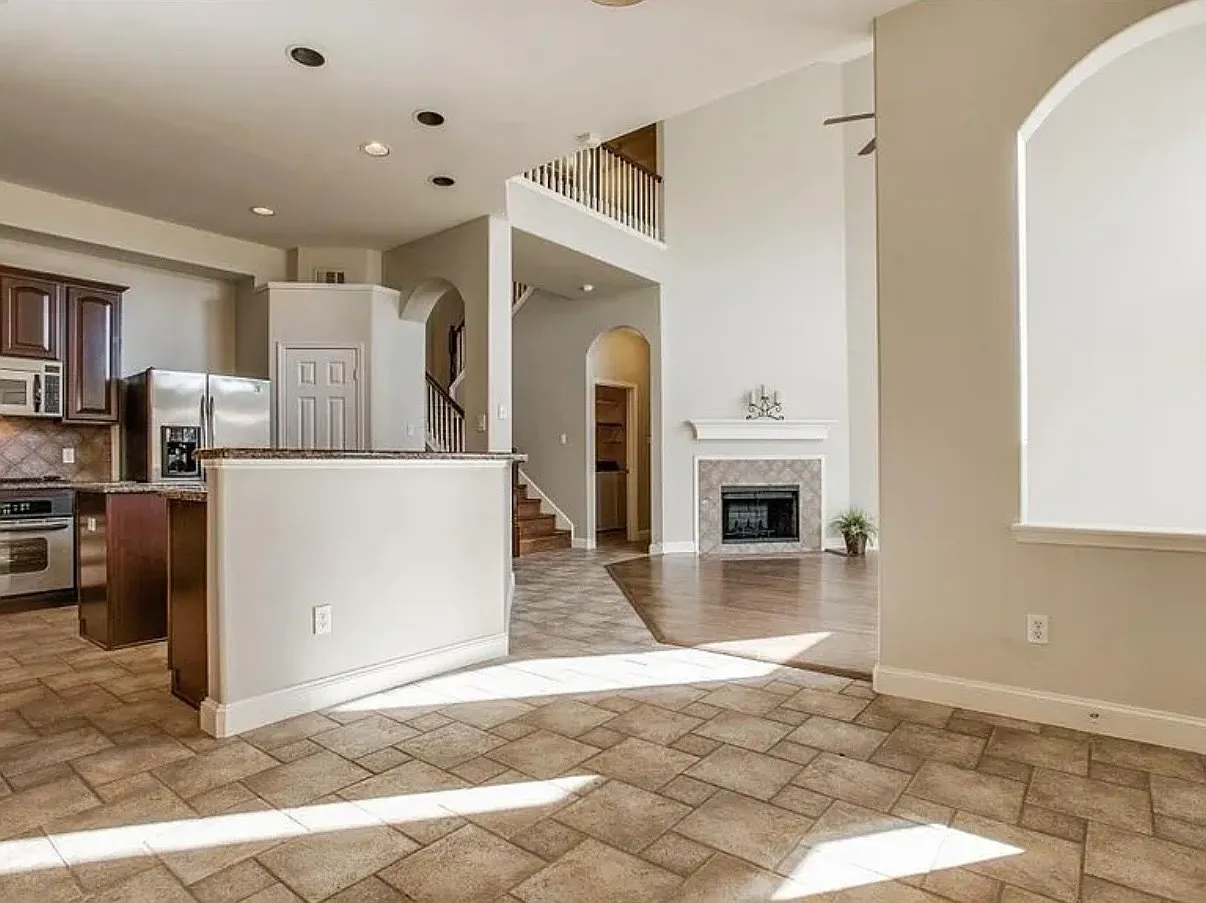 4 bed, 3.5 bath, 3707 sqft, $3,650 — Photo 2