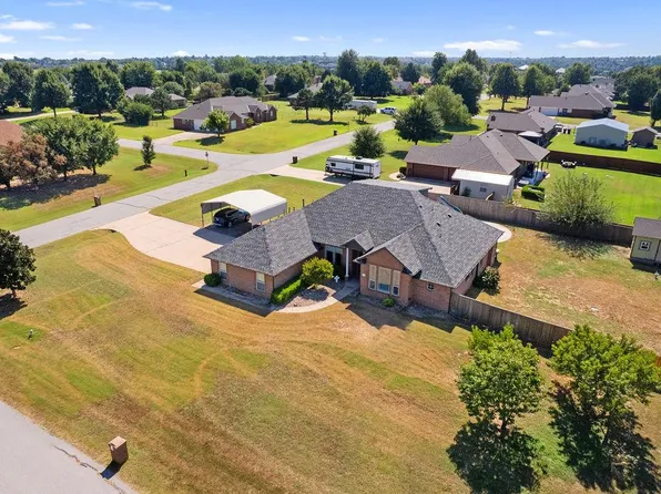 1200 Chipper Ln, Edmond, OK 73025