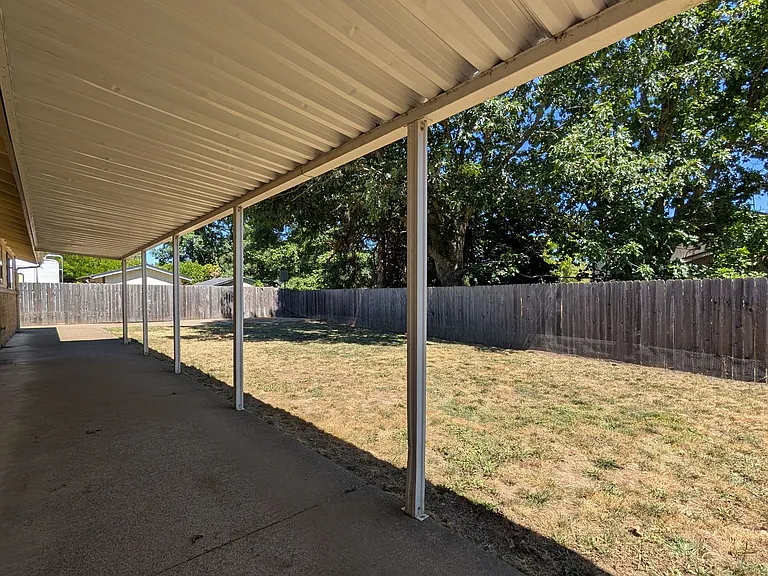 2145 Laurelhurst Dr — Photo 19