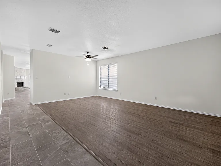 1521 Stanford Dr — Photo 3