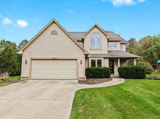 12073 Clover Knoll Rd, Fenton, MI 48430