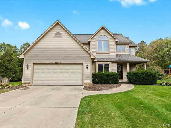 12073 Clover Knoll Rd, Fenton, MI 48430