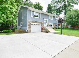 2156 Noble Ln, Mound, MN 55364