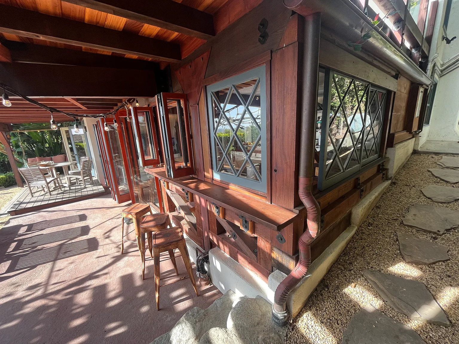 845 Temple Hills Dr — Photo 1