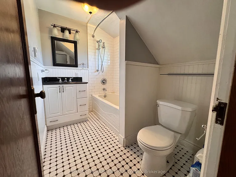 62 Plains Rd E — Photo 15