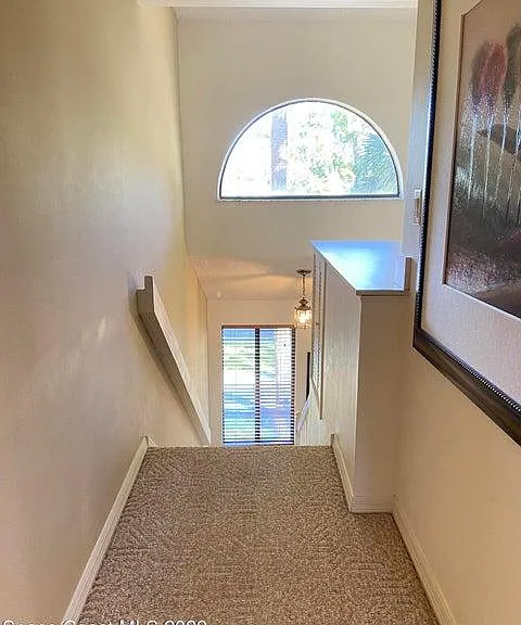 1039 Country Club Dr — Photo 3