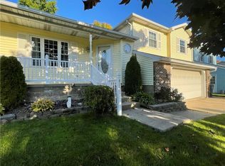 4721 Woodbury Dr, Erie, PA 16510