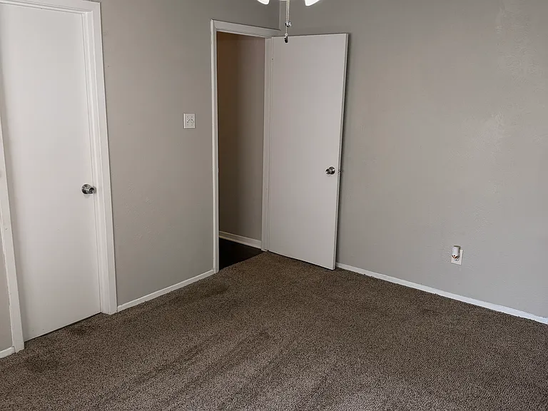 1005 Fairfax Ct — Photo 10