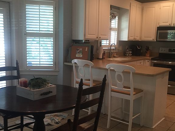 Eat in kitchen