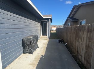 1844 Prairie View Dr, Garden City, KS 67846