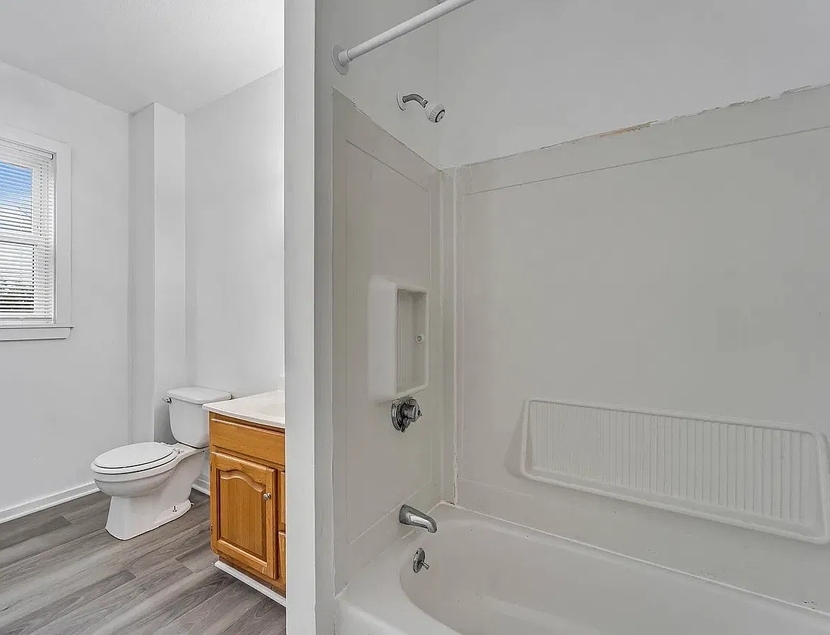 3 bed, 1000 sqft, $1,900 — Photo 4