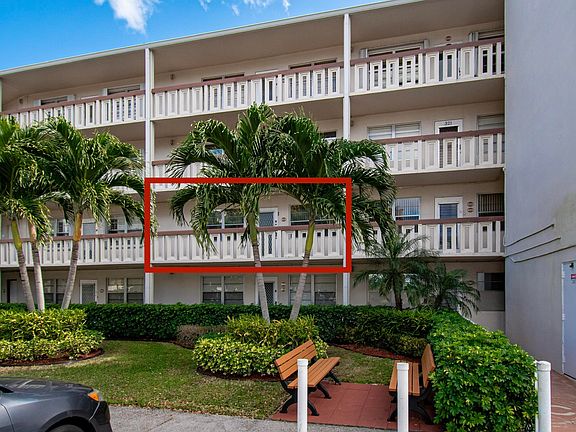 3rd image of 220 Richmond C