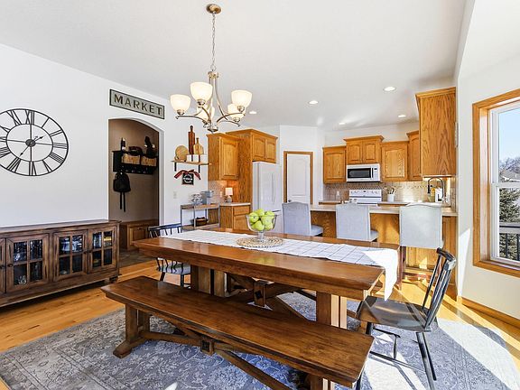 5th image of 522 177th Ave NE